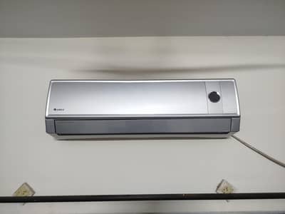 Gree 1.5 Ton AC (Non-Inverter)