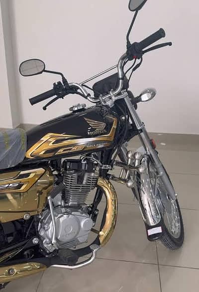 Honda 125 SE gold