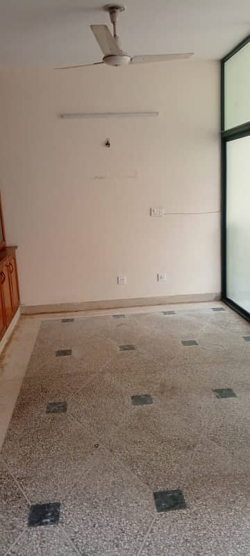 G-11/1 25*50 Ground portion available For Rent