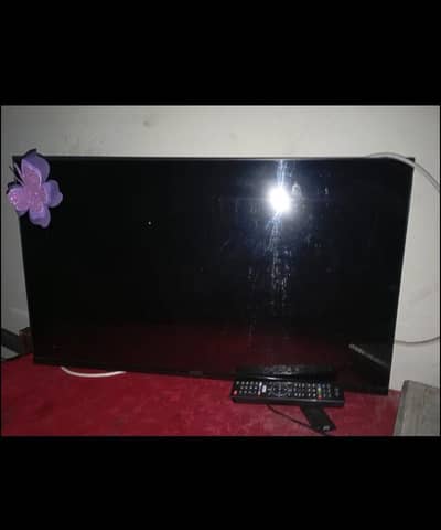 HIQ 32 INCH LCD FOR SELL
