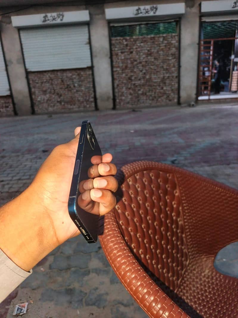 Apple iPhone 12 1