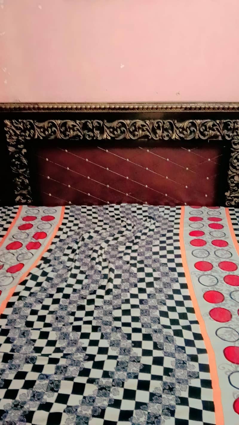 Bed king size 1
