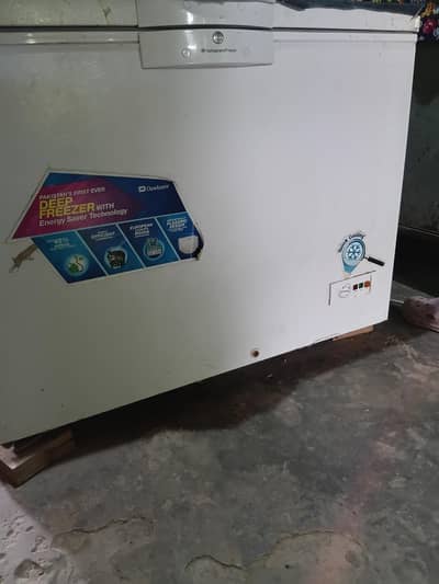 dawlance deep freezer es400