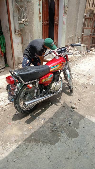 bike ulter bani hui hy sara kam krwaya hy bike ka okay bike hy kam nhi