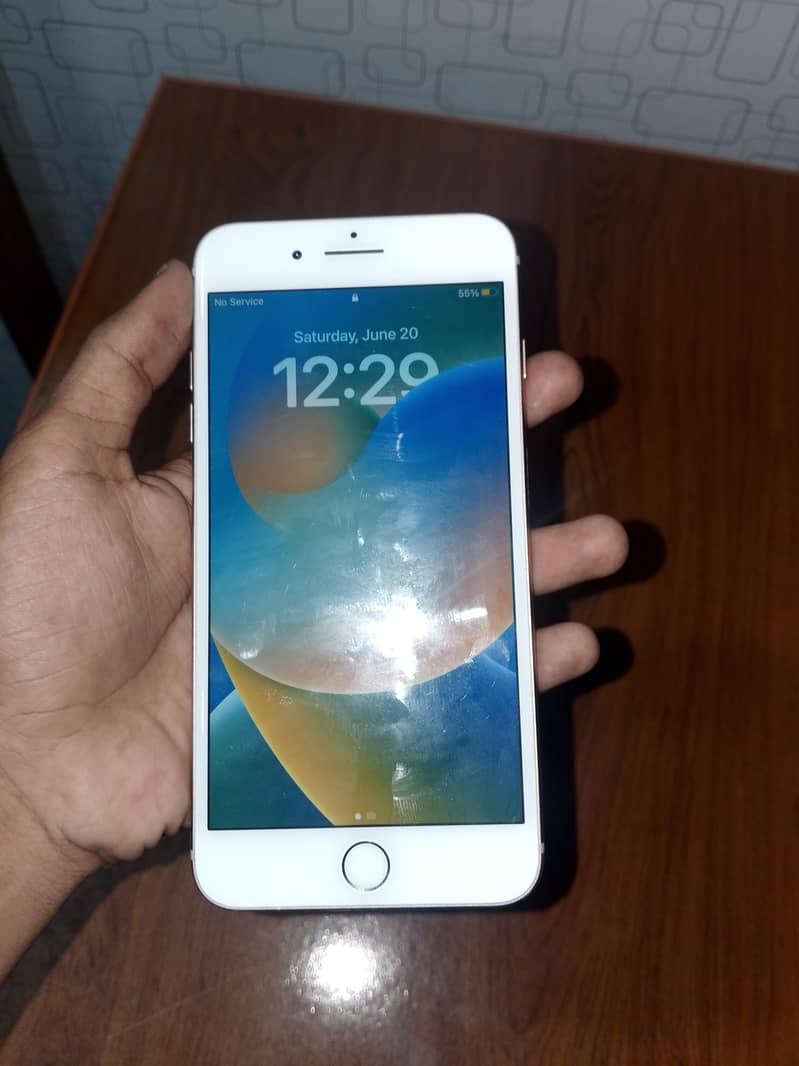 Apple iPhone 8 Plus 1