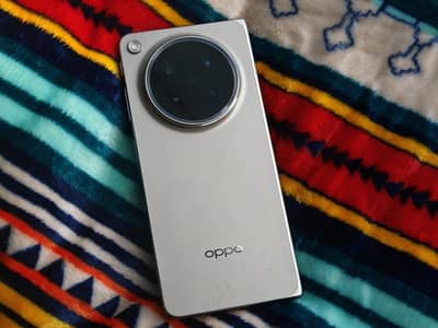 OPPO Find N6 16GB/512GB Natural Titanium –Excellent Condition