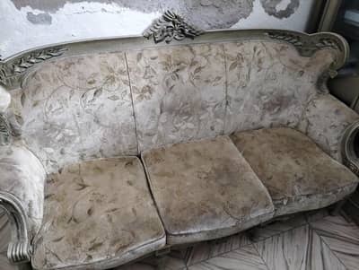 Classic 5 Seater Used Sofa Set with Center and Side Tables