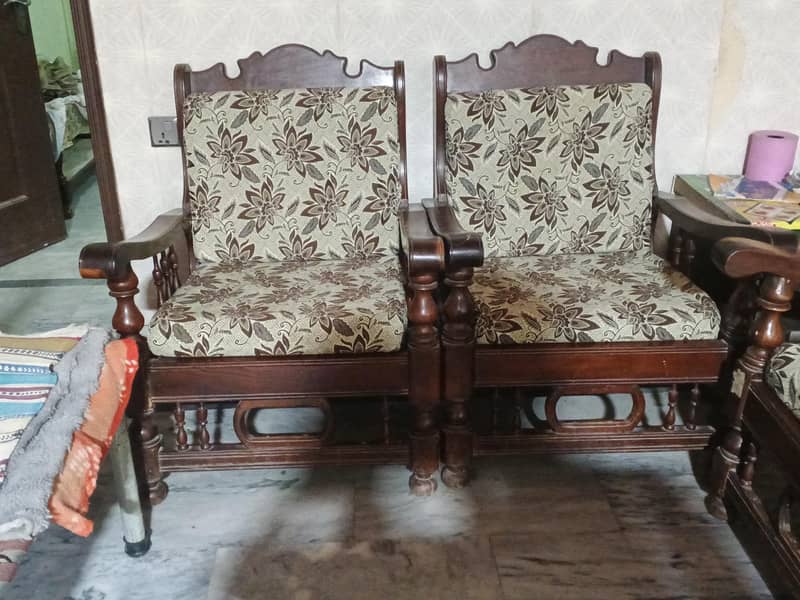 woden sofa 1