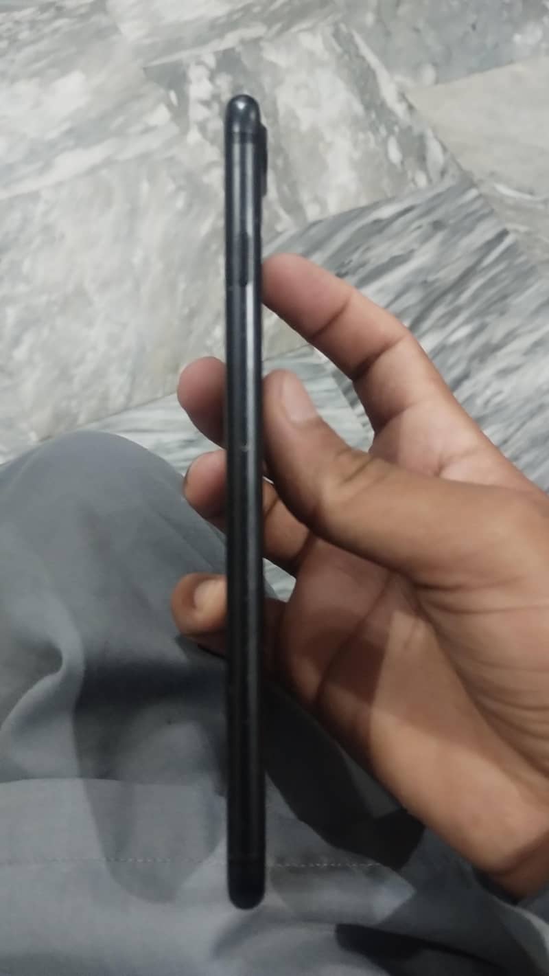 Apple iPhone 7 Plus 0