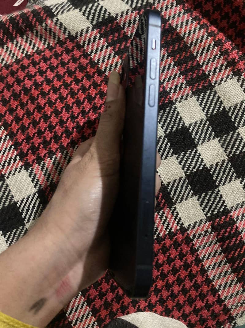 Apple iPhone 12 3