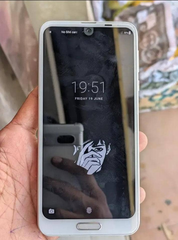 Sharp Aquos R2 0