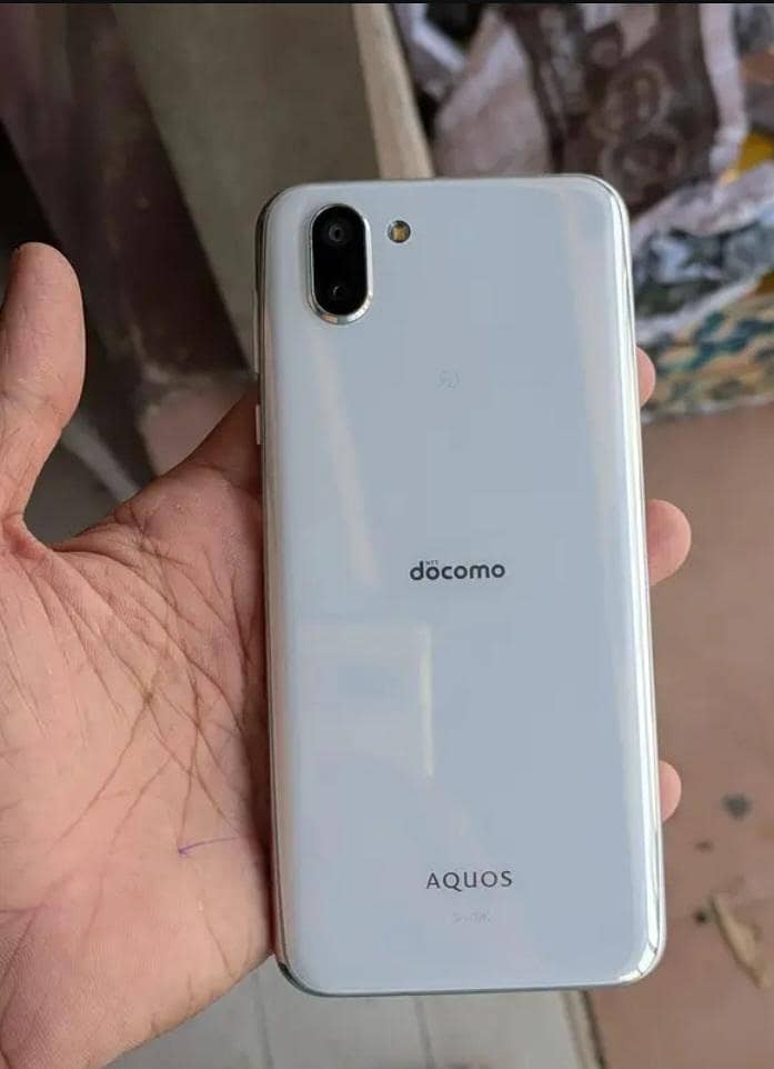 Sharp Aquos R2 1