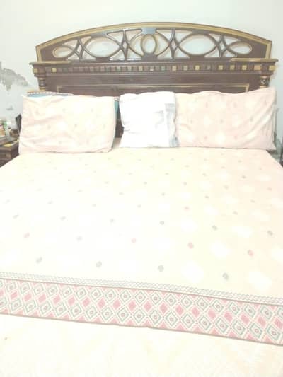 Bedset with Side Tables and Dressing Table - Wooden - Good Condition