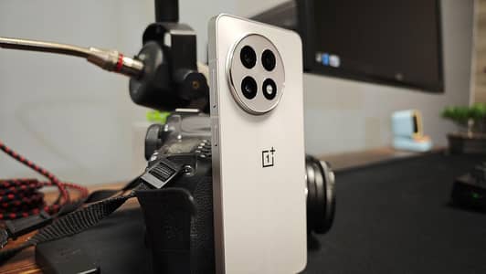 Oneplus 13r/Ace5 only phone and charger
