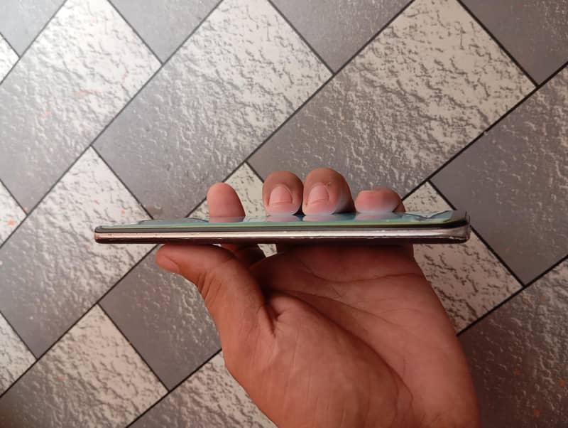 Sharp Aquos Zero 2 3