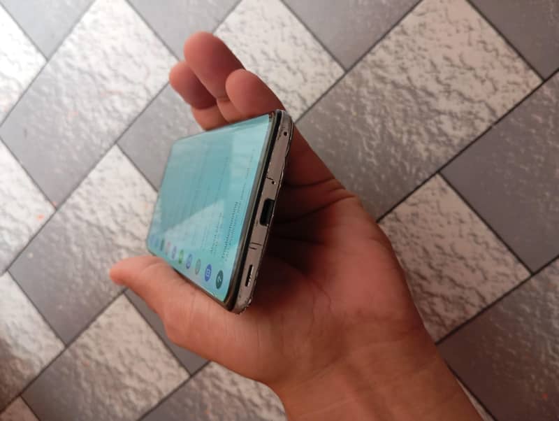 Sharp Aquos Zero 2 4