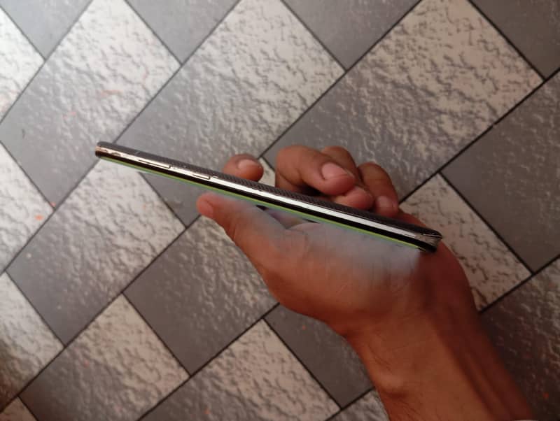 Sharp Aquos Zero 2 5