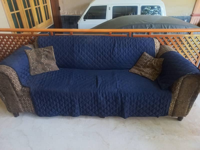 Good Condition Sofa Set 1