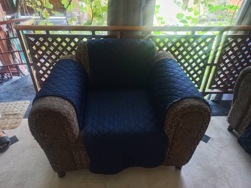 Good Condition Sofa Set 2