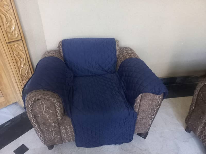 Good Condition Sofa Set 3