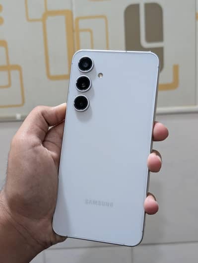 Samsung Mobile S24 fE