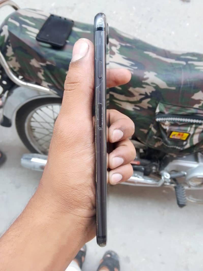 Apple iPhone 8 Plus 0