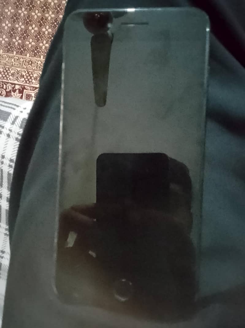 Apple iPhone 7 Plus 0