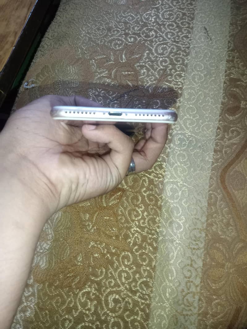 Apple iPhone 7 Plus 4