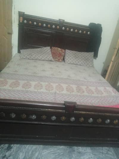 ghr ke shifting ke wja Sy sale krrhy hain