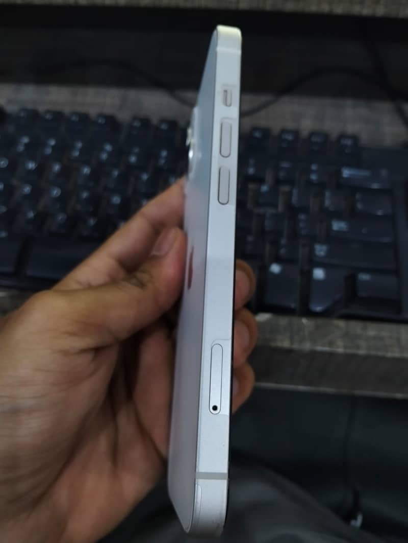 Apple iPhone 13 1