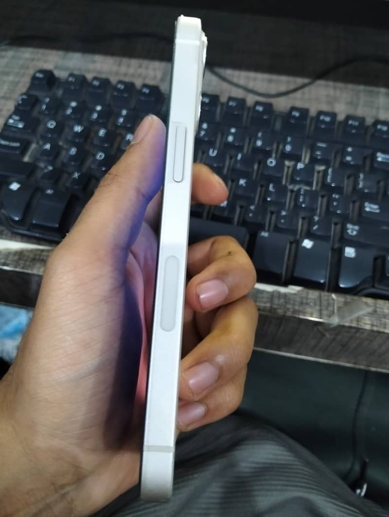 Apple iPhone 13 3
