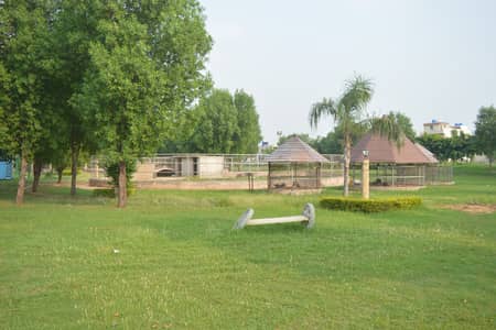 10.67 MARLA COMMERCIAL PLOT FOR SALE IN BLOCK B KHAYABAN-E-AMIN BACK SIDE OF PINE AVENUE