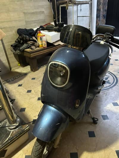 Yadea Electric Scooter 2025 Model – Excellent Condition.