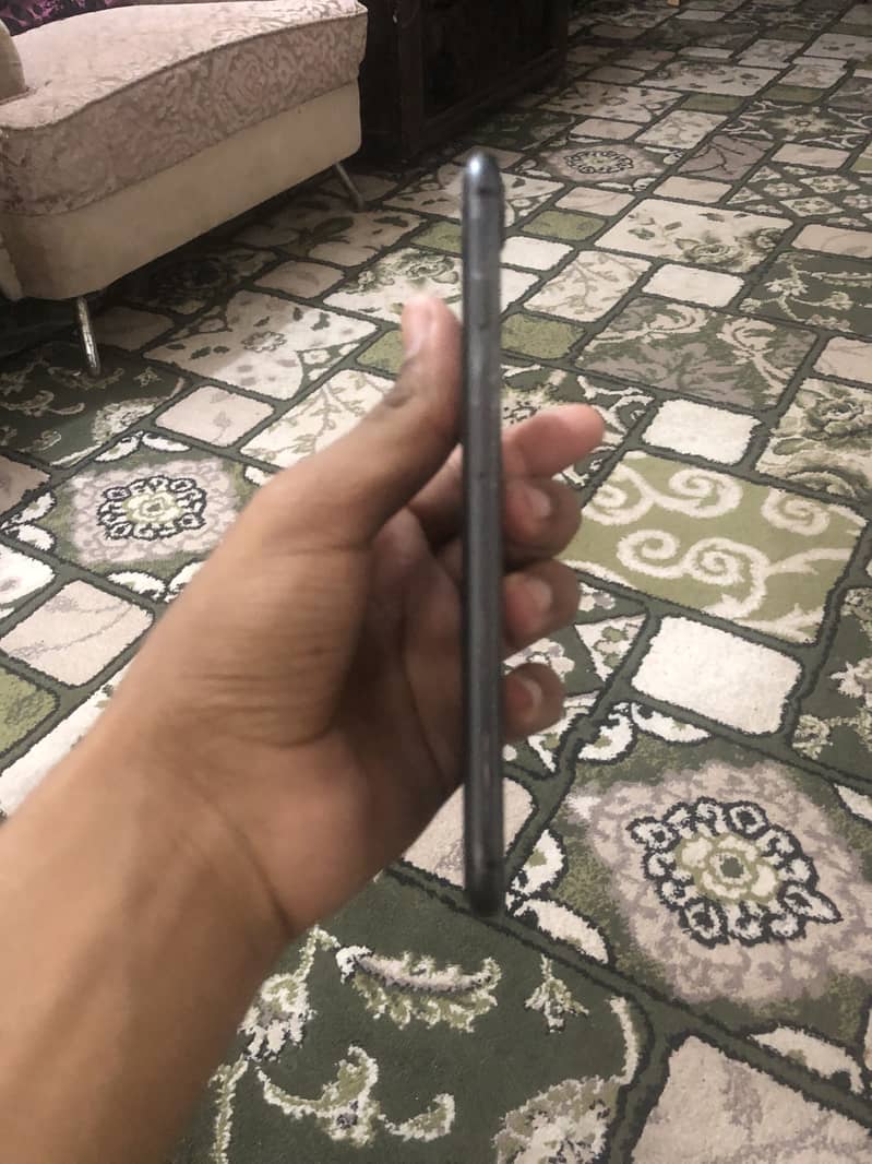 Apple iPhone 8 Plus 0