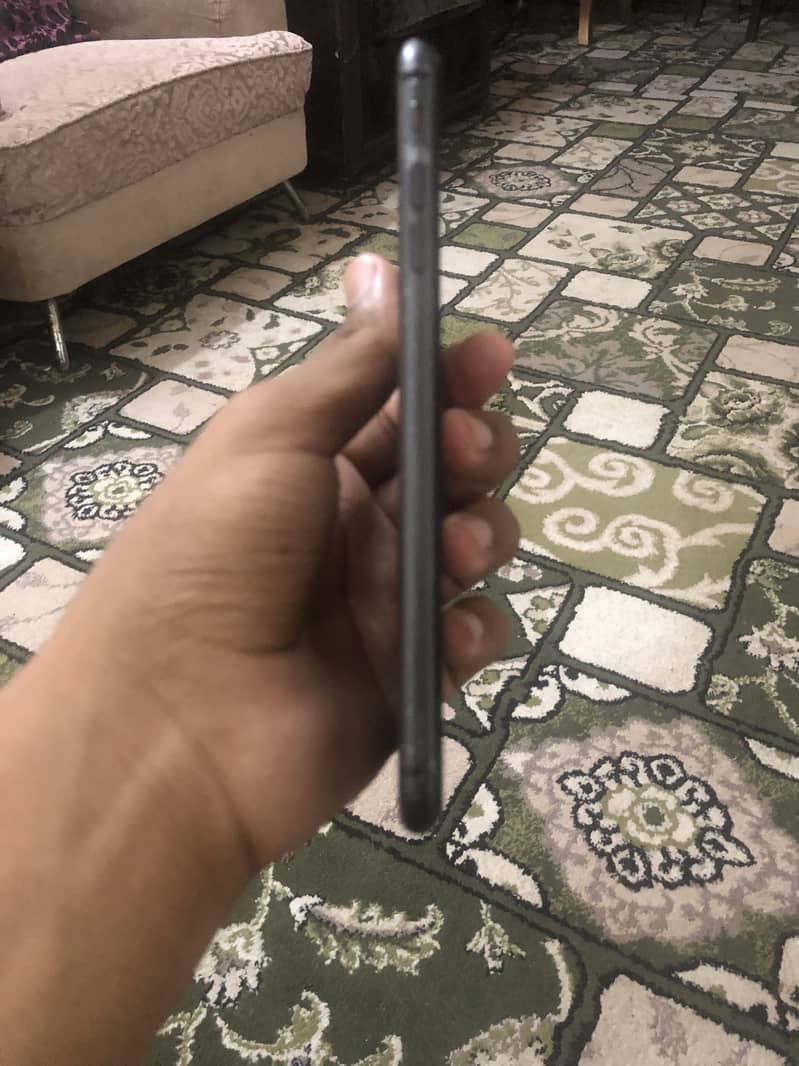 Apple iPhone 8 Plus 1