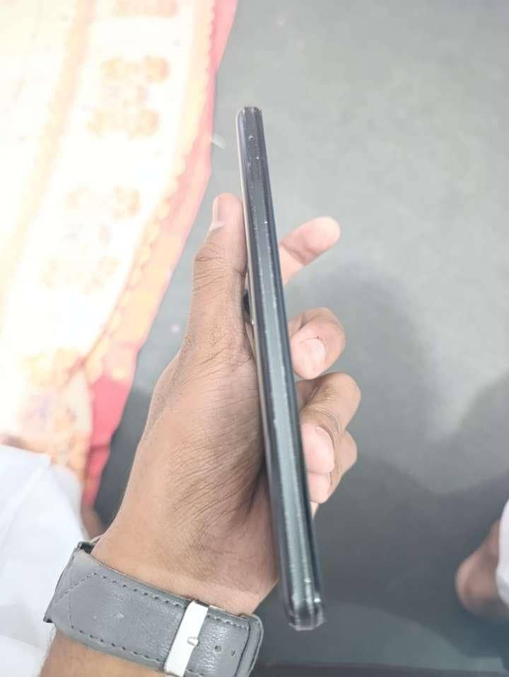 Sharp Aquos R5G 4