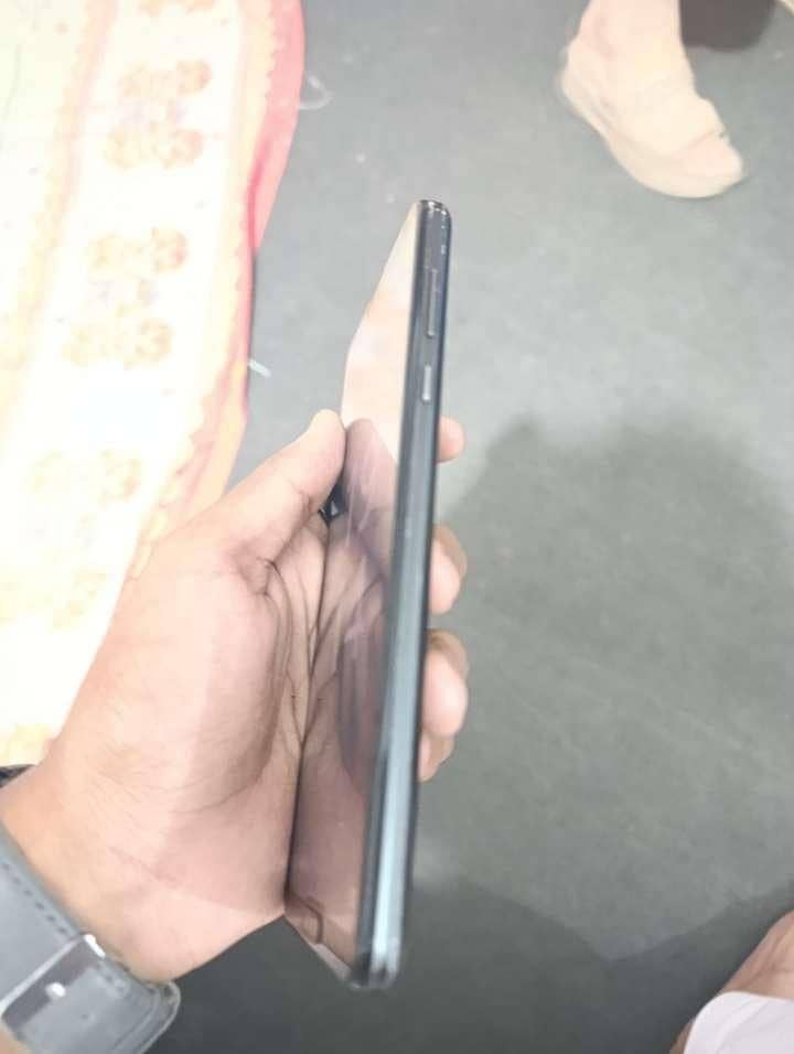 Sharp Aquos R5G 5