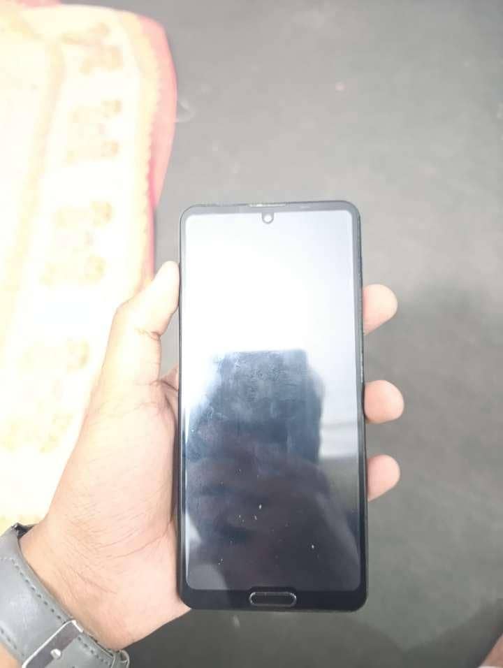 Sharp Aquos R5G 6