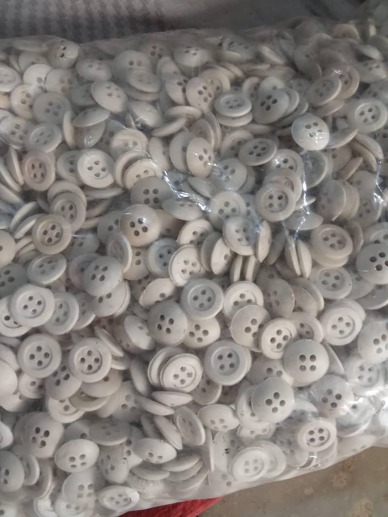 plastic button 0