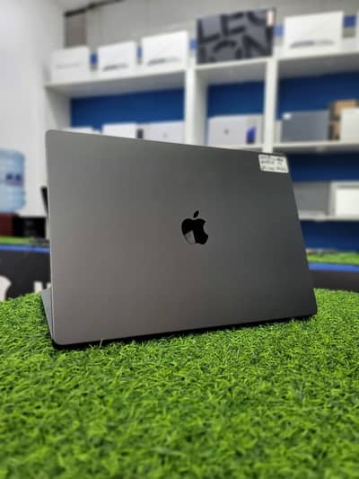 MacBook Pro M4 Pro 16inch 24gb 512gb under warranty 29 cycles