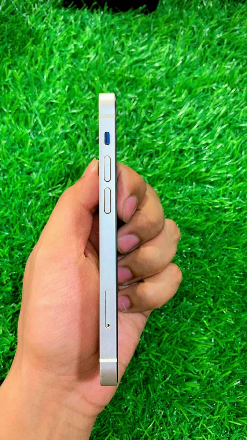 Apple iPhone 12 mini 4