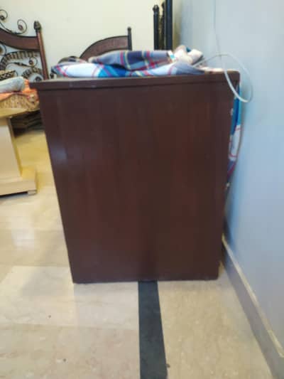 high quality used table || two drawers and a cabinet