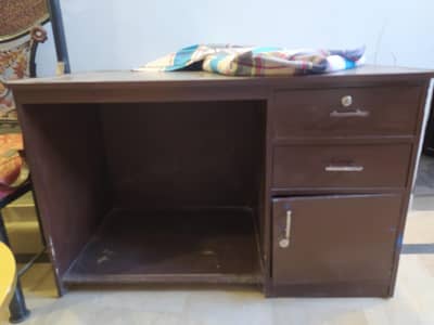 high quality used table || two drawers and a cabinet