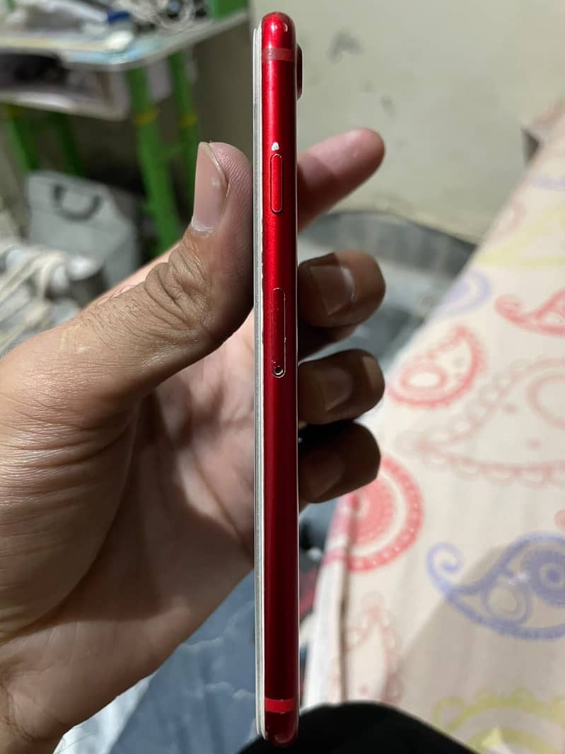 Apple iPhone 7 3