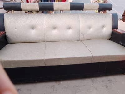 Sofa set sell all ok bus shet lagy gy wo apki marze koi sy b lagai