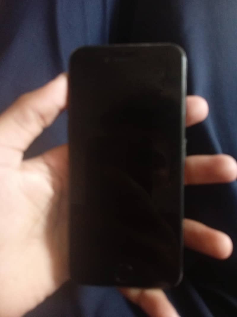 Apple iPhone 7 0