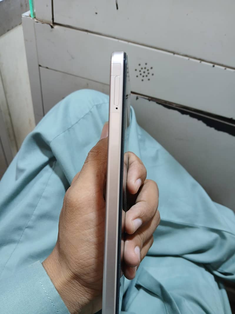 OPPO A6 4