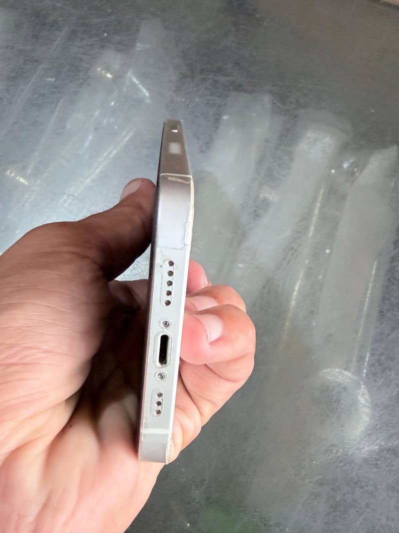 Apple iPhone 12 3