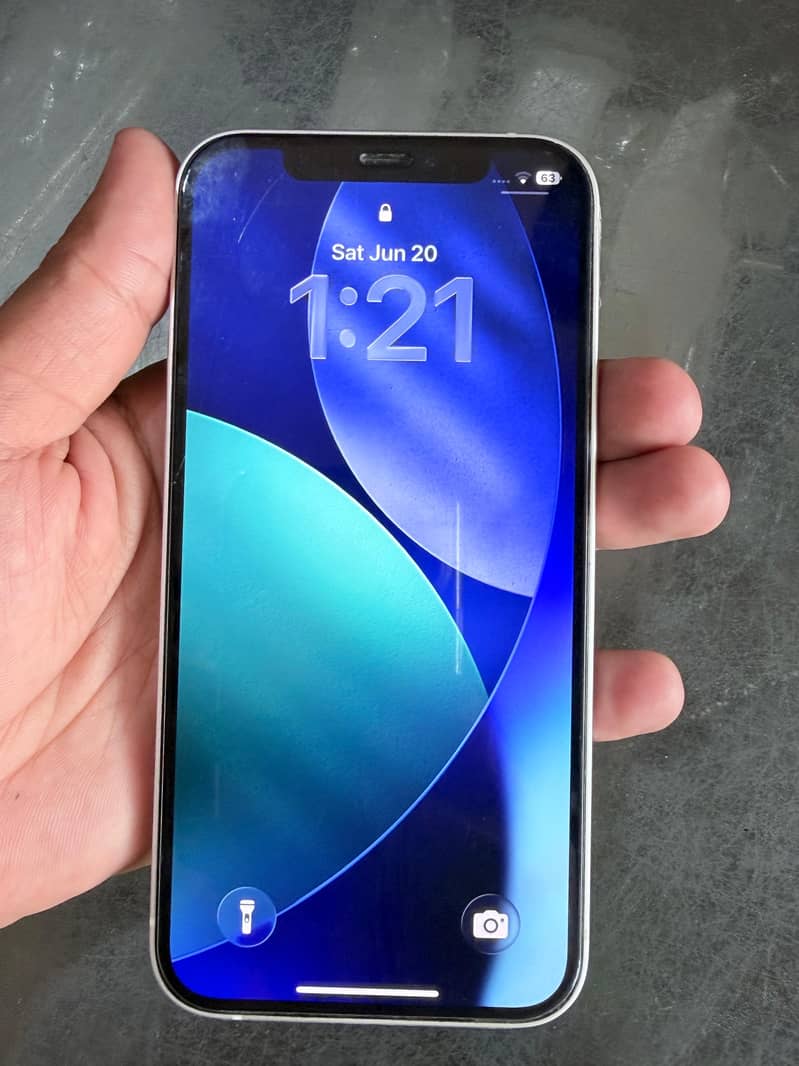 Apple iPhone 12 4