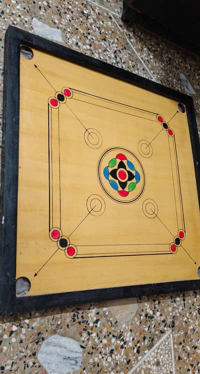 Carrom board
